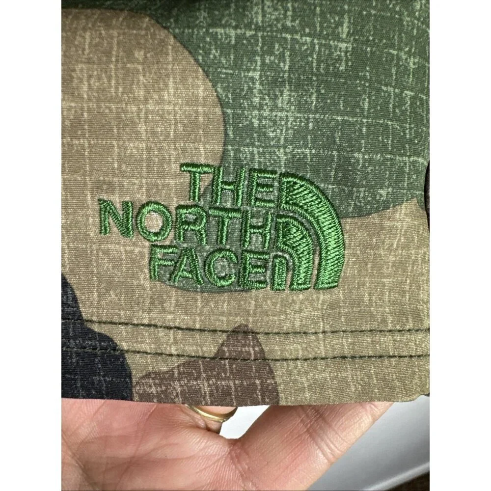 The North Face Men's 40 Cargo Ripstop‎ Camo Hybrid shorts Green Brown EUC